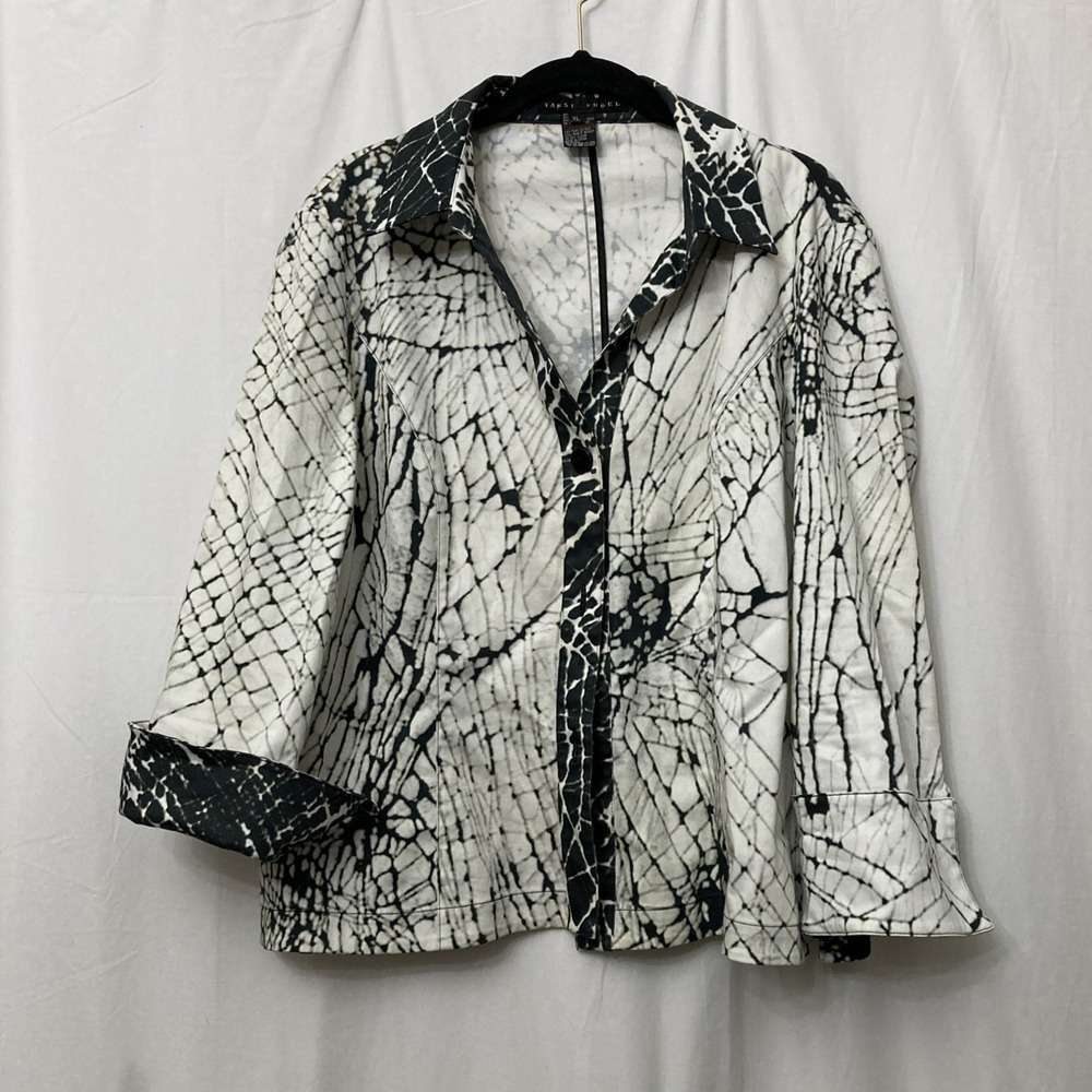 Yansi Fugel Black & White Snakeskin Print Button Up Long Sleeve Top - SZ XL